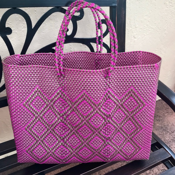 NWOT HANDWOVEN & SUSTAINABLE OVERSIZED TOTE BAG IN PINK & GOLD, MADE IN MEXICO - Picture 6 of 9
